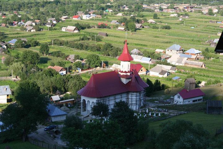 Biserica - vedere exterioară
