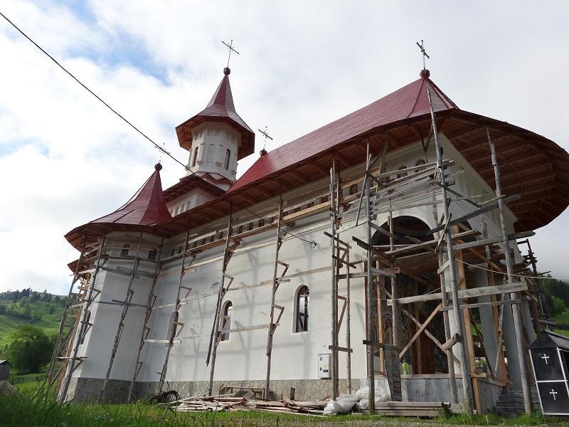 Biserica în construcție